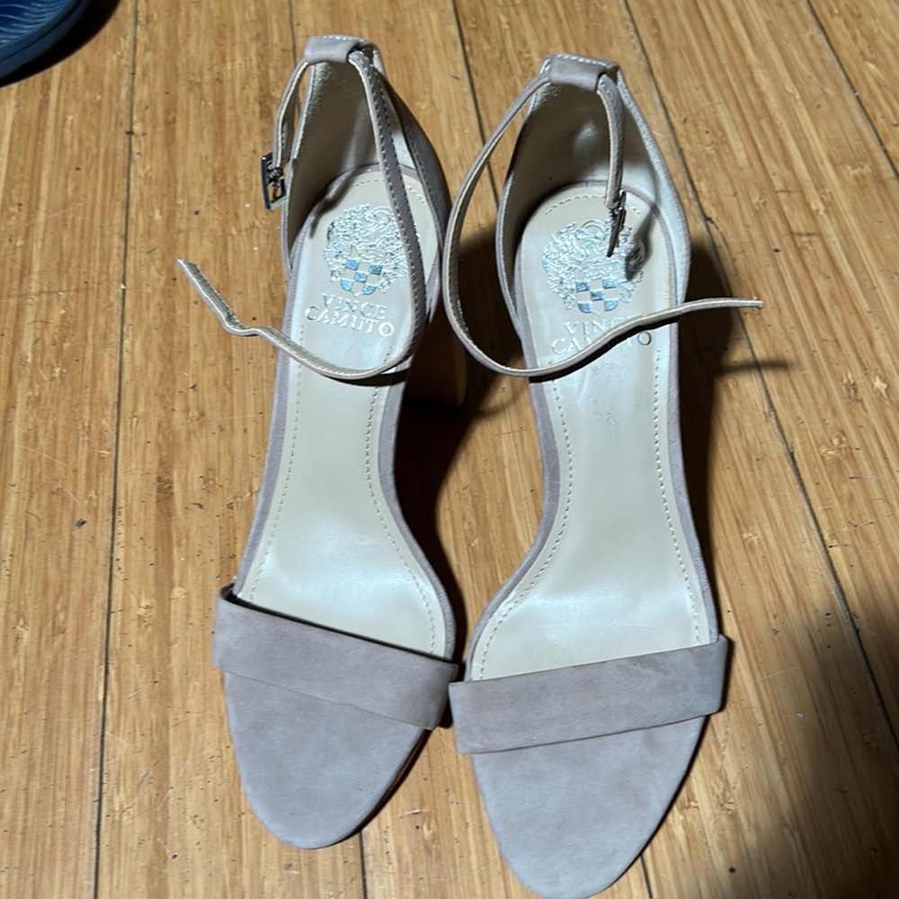 New VP Melissa Vince camuto high heels size 8.5 M